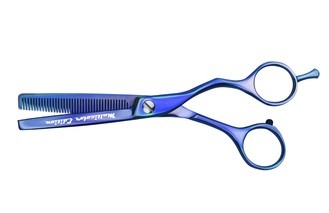 Modellierschere leicht geöffnet