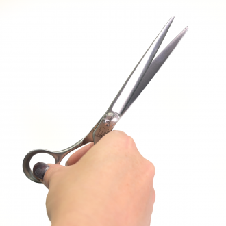 Schere leicht geöffnet