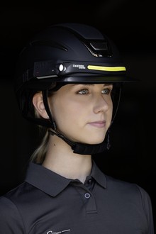 90033_stirnleuchte_in_use