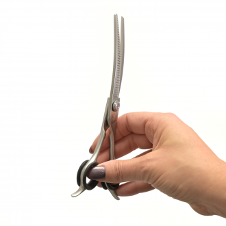 Schere leicht geöffnet