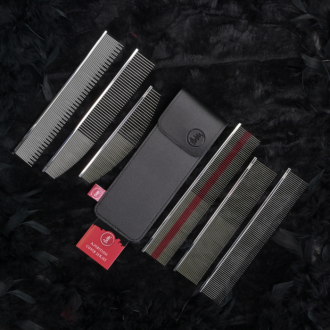 Alle Kämme abgebildet & Lederhülle liegt mittig