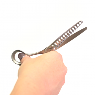 Schere leicht geöffnet