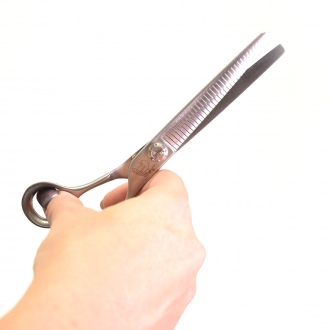 Schere leicht geöffnet