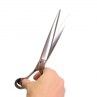 Schere leicht geöffnet